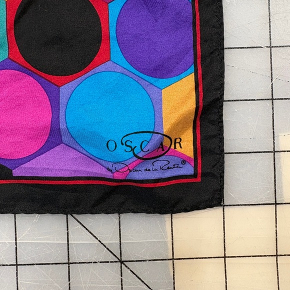 Oscar Silk printed Scarf - Picture 3 of 4